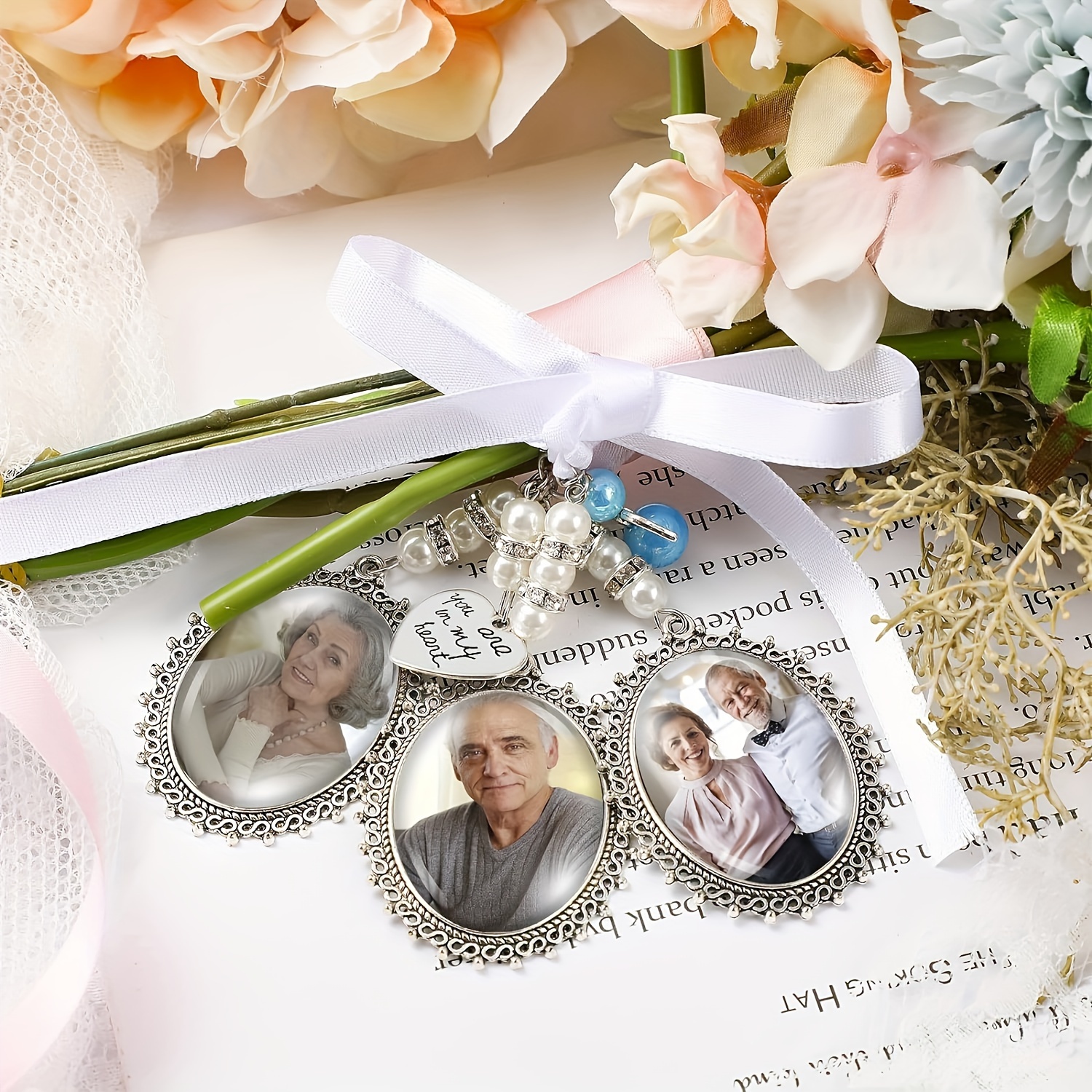 

Photo Pendant With Lace Oval Frame, & Heart Accents, Style Plastic For Bridesmaids, Bridal Shower, Birthday, Car, Doll, Bag Decorations