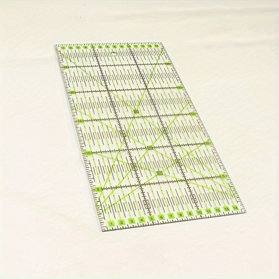 

Règle de couture et de quilting transparente multifonctionnelle 1pc, lignes de grille bicolores 15x30cm, outil de mesure et de conception de patron de couture et de patchwork