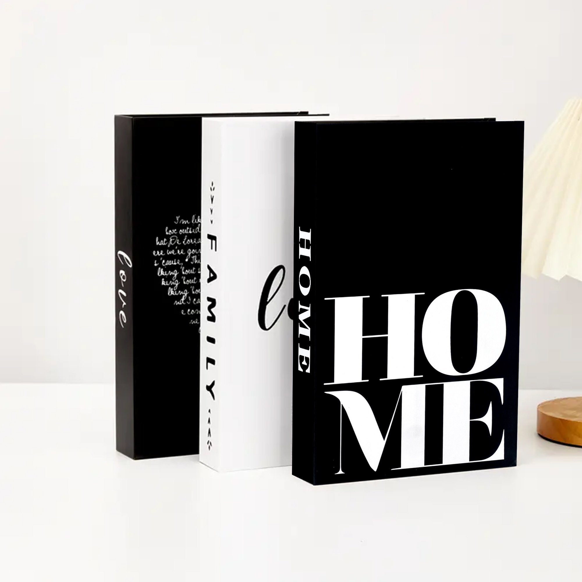 E-shop Set mit 3 dekorativen Papier-Büchern in , , um Ihrem TV-Schrank oder Ihrem Weinschrank einen Hauch von Luxus zu verleihen. Diese eleganten