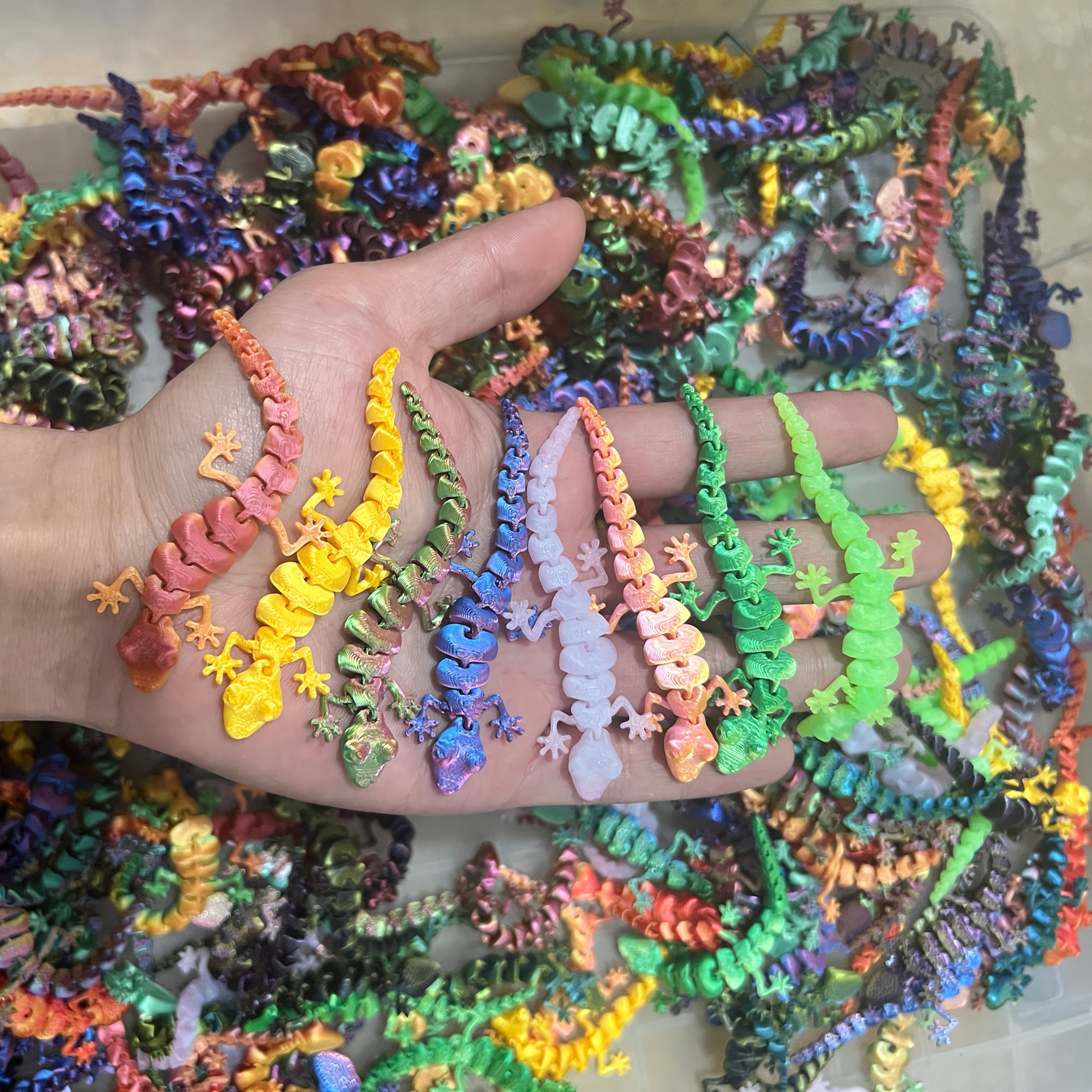 Random Color 20pcs 3D Printed Small Geckos, Length 3.54inch, PLA Material, Vibrant Colors,   Holiday Decorations Like Christmas, Easter, Valentine s Day, and Ornaments
