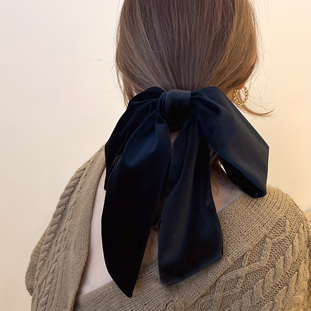 

Elegant Retro Style Velvet Bow-knot Scrunchie, Women's Hair Tie Band, Fashionable Ponytail Holder, Vintage Hair Accessory For Casual And Formal Wear