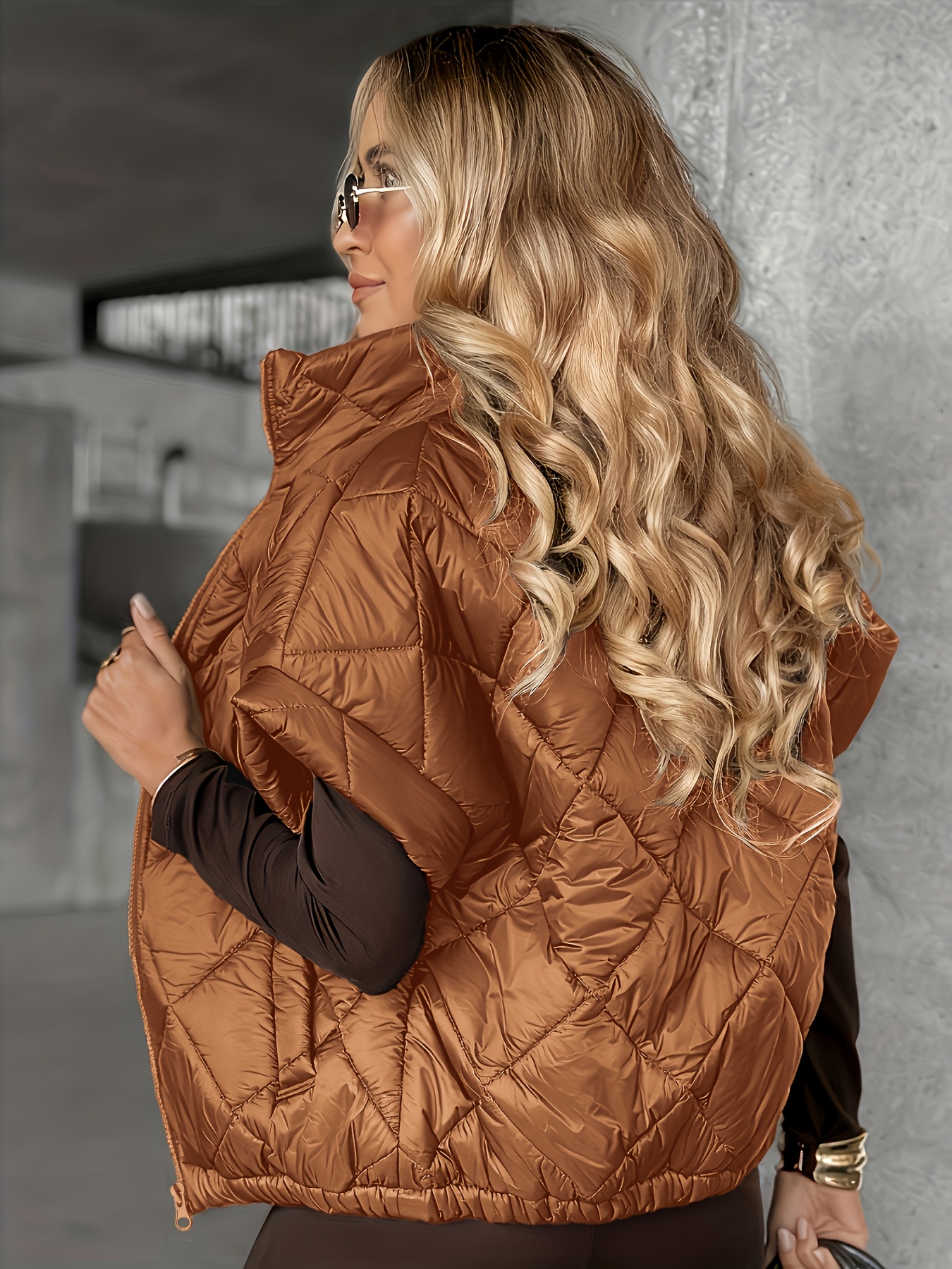 Women's Sleeveless Short Jacket with Full Zipper and Pockets