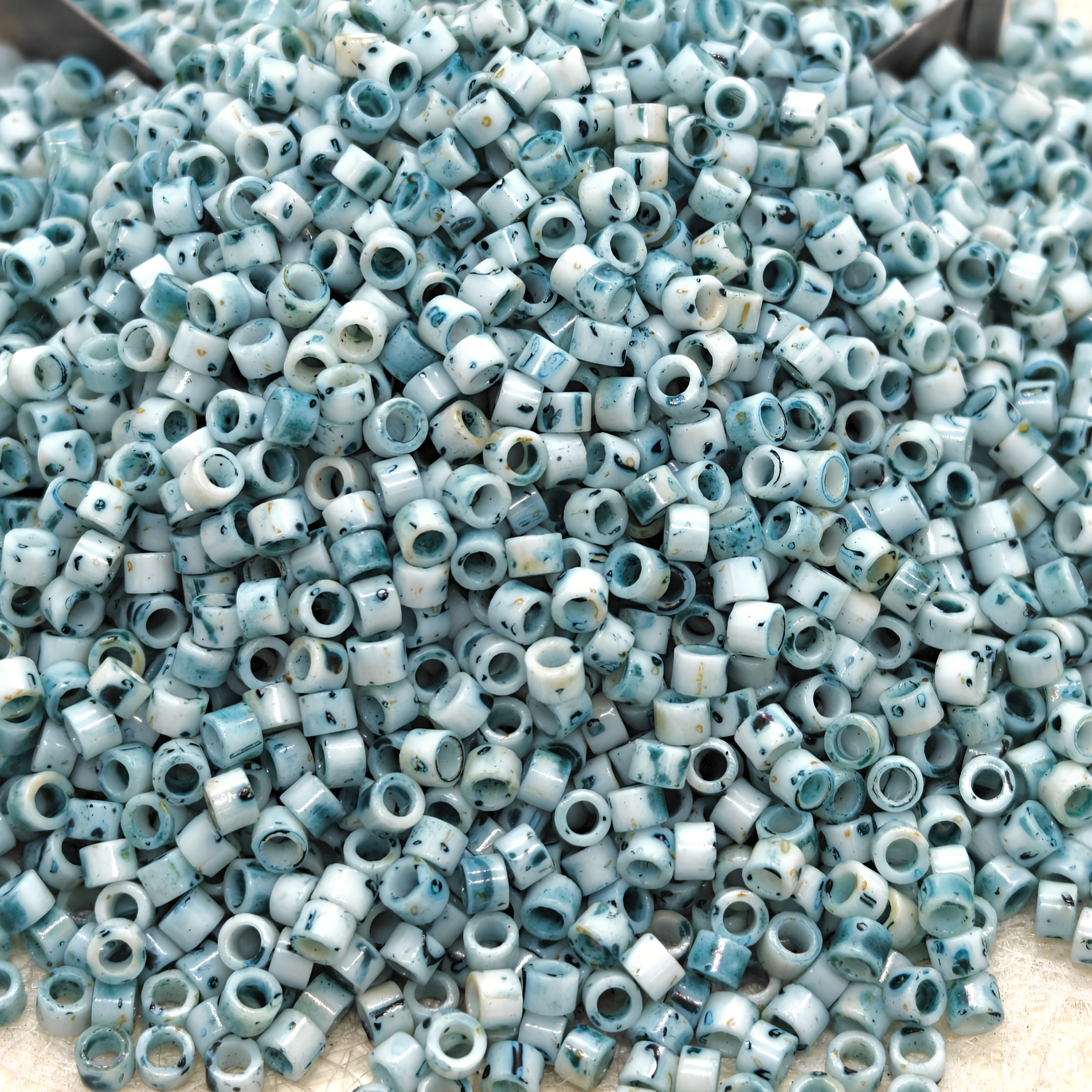 18 Colors Beading Kit with 2.5mm Glass Seed Beads