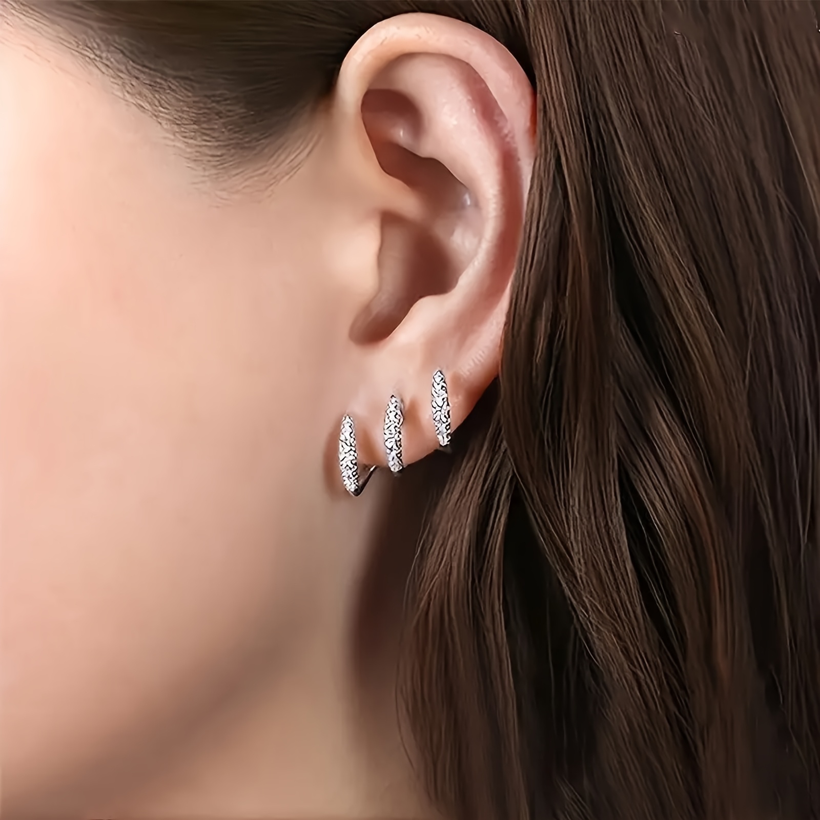 

A Pair Of Stylish And Minimalist Curved Claw-shaped Earrings, Design Earrings, Suitable For , Parties, And , A Perfect Gift For Ladies' Jewelry.