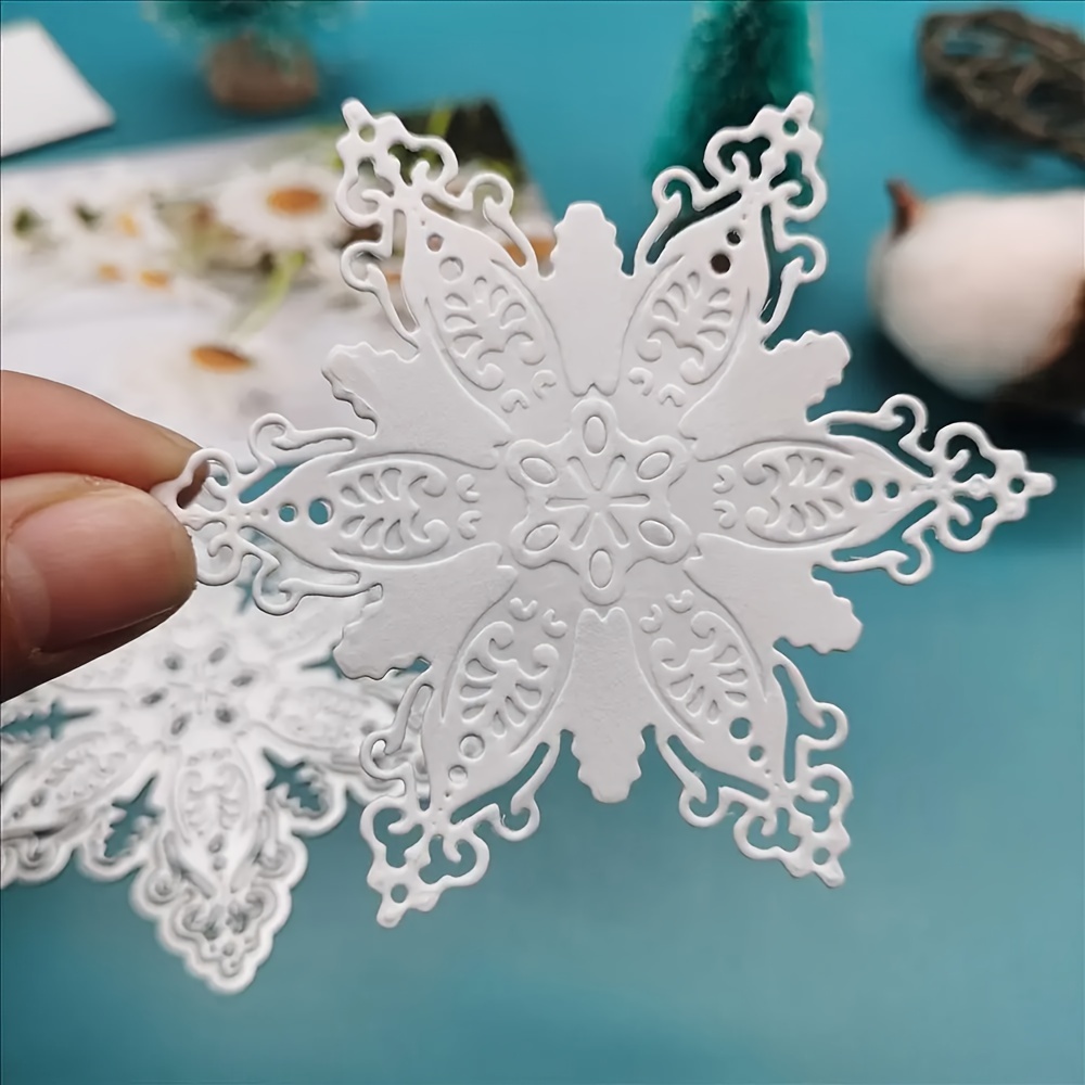 

1pc Christmas Snowflake Die-cut Embossing Stencil, Metal Cutting Dies For Diy Scrapbooking, Photo Album Decorative Craft, Silver Grey Christmas Theme Paper Card Making Tool