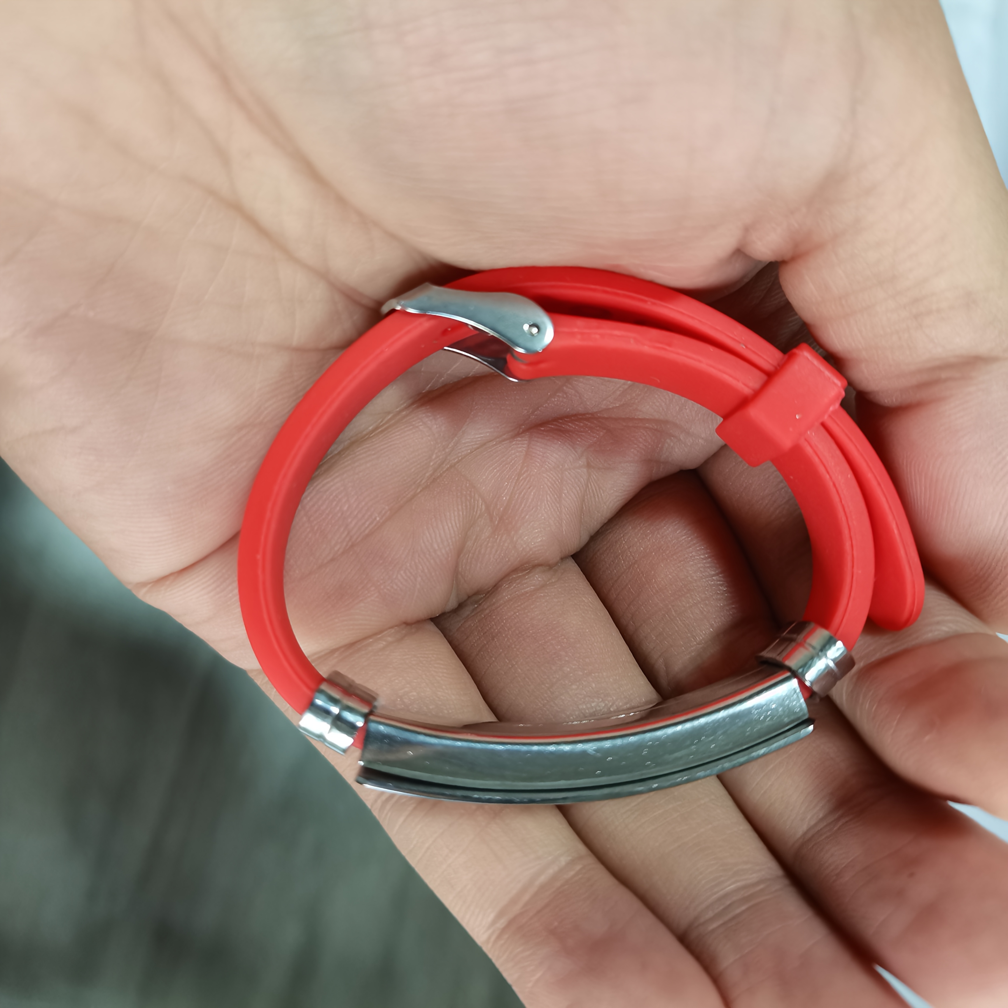 E-shop Personalisiertes Familien-Armband aus Edelstahl 202, kreativ mit Familiennamen graviert, symbolisiert ewige Glück Erfüllung der Familie. Ein