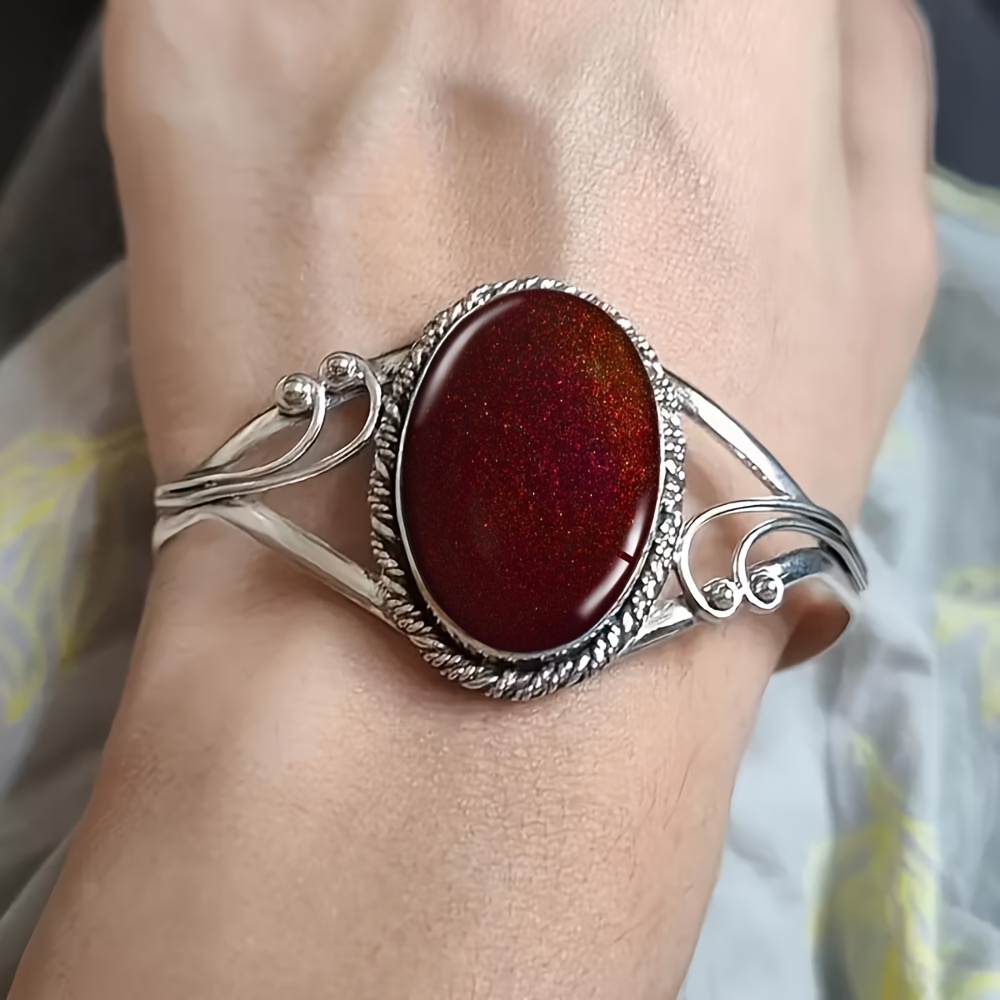 TEMU A , Sparkling Oval Bracelet For Women, Featuring Pattern And Intricate Carvings, Perfect For Daily Use Or As A Present