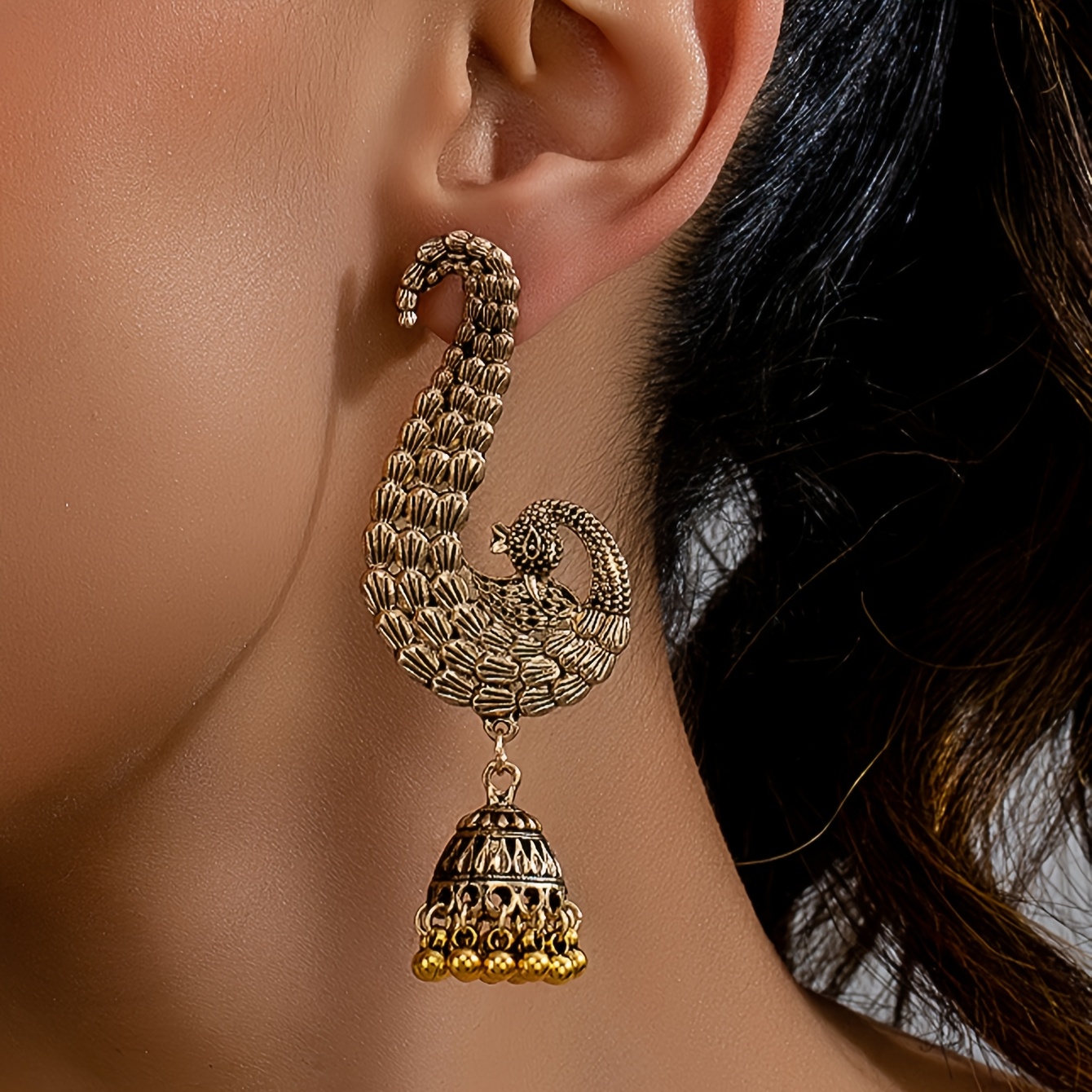 Image of A Pair Of Elegant Vintage Indian-style Peacock Chandelier Earrings For Women, Perfect For Festivals, Birthdays, Dates, Parties, And Vacations