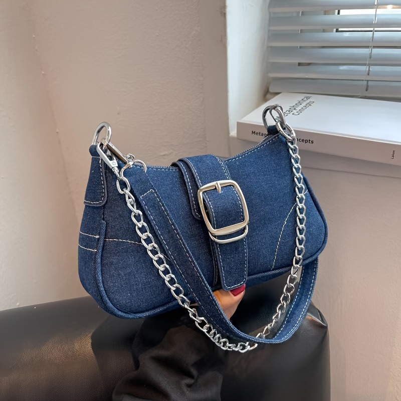 

Sac à bandoulière décontracté en denim pour femmes, couleur unie, avec fermeture à glissière, doublure en polyester et bandoulière en chaîne, pour un style américain tendance en 2024.