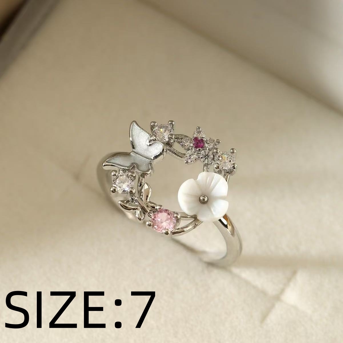Exquisite Flower Unisex Ring with Synthetic Zircon