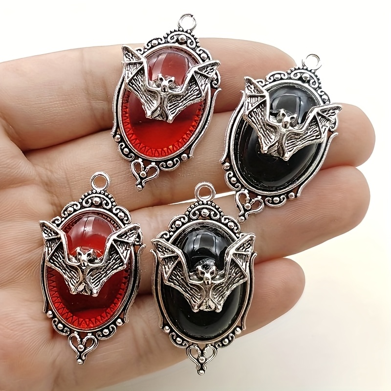 E-shop 4 Stück Gothic Vampirfledermaus-Legierung Schlüsselanhänger - Rot & Schwarz Emaille, Detailliertes Fledermausdesign mit Totenkopf &