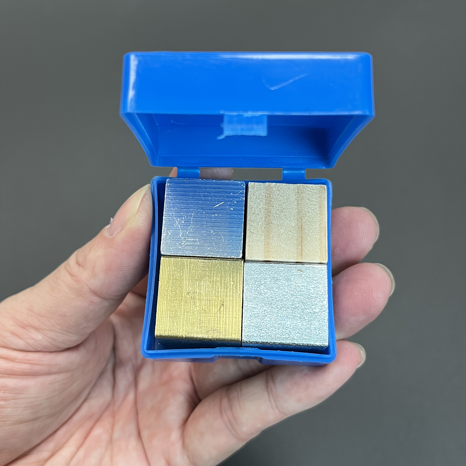 WEKAMOS - Juego De 9 Bloques De Densidad Para Experimentos | Incluye 3 De Aluminio, 3 De Hierro, 3 De Plástico + Estuche | Ideal Enseñanza, Laboratorio, Colección