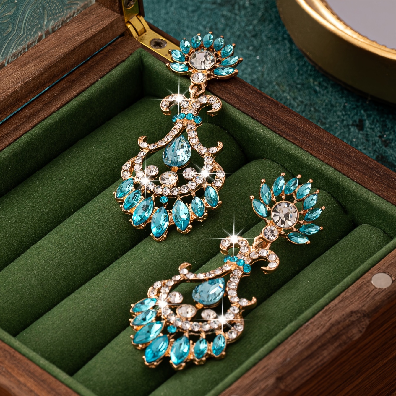 

1 Pair Elegant Vintage-western Style -plated Chandelier Earrings For Women, Perfect For Banquets, Daily Party, Ramadan, Wedding Engagement