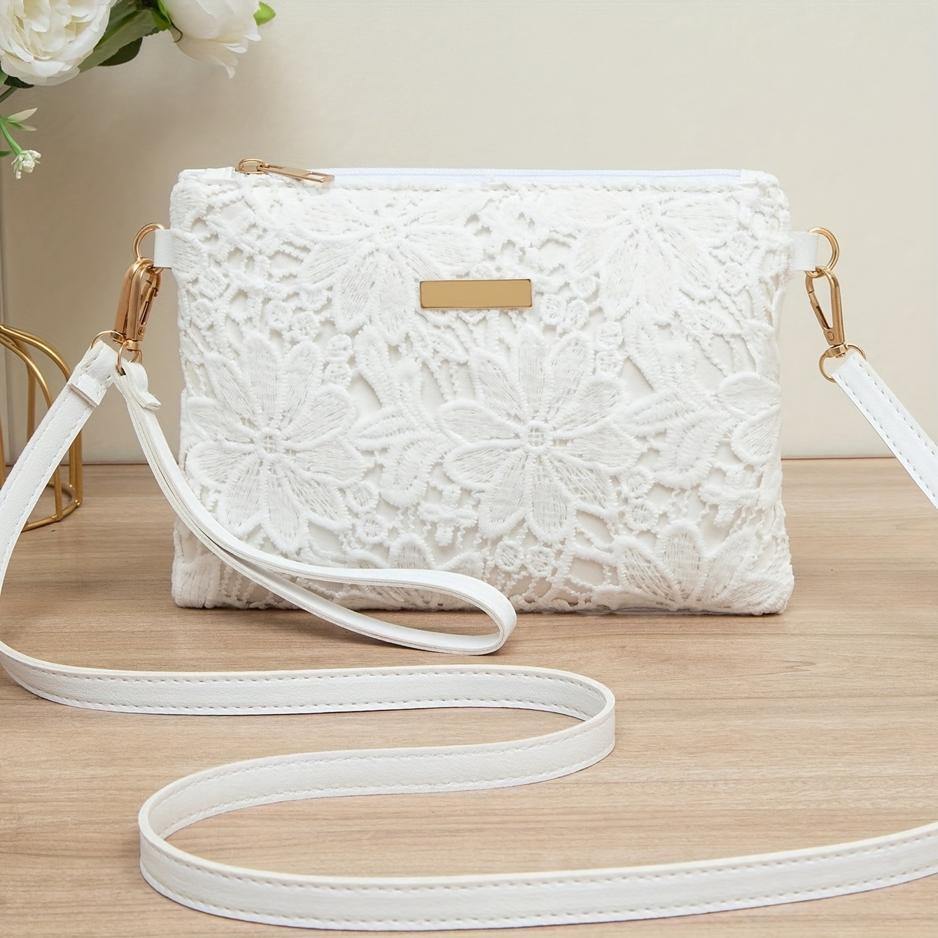 Bohemian-style Hollow Flower Crossbody Bag Used As Or A Shoulder Bag, Perfect For Daily Commutes, Vacations, And Shopping, Making It A Versatile And Elegant Small Square Bag