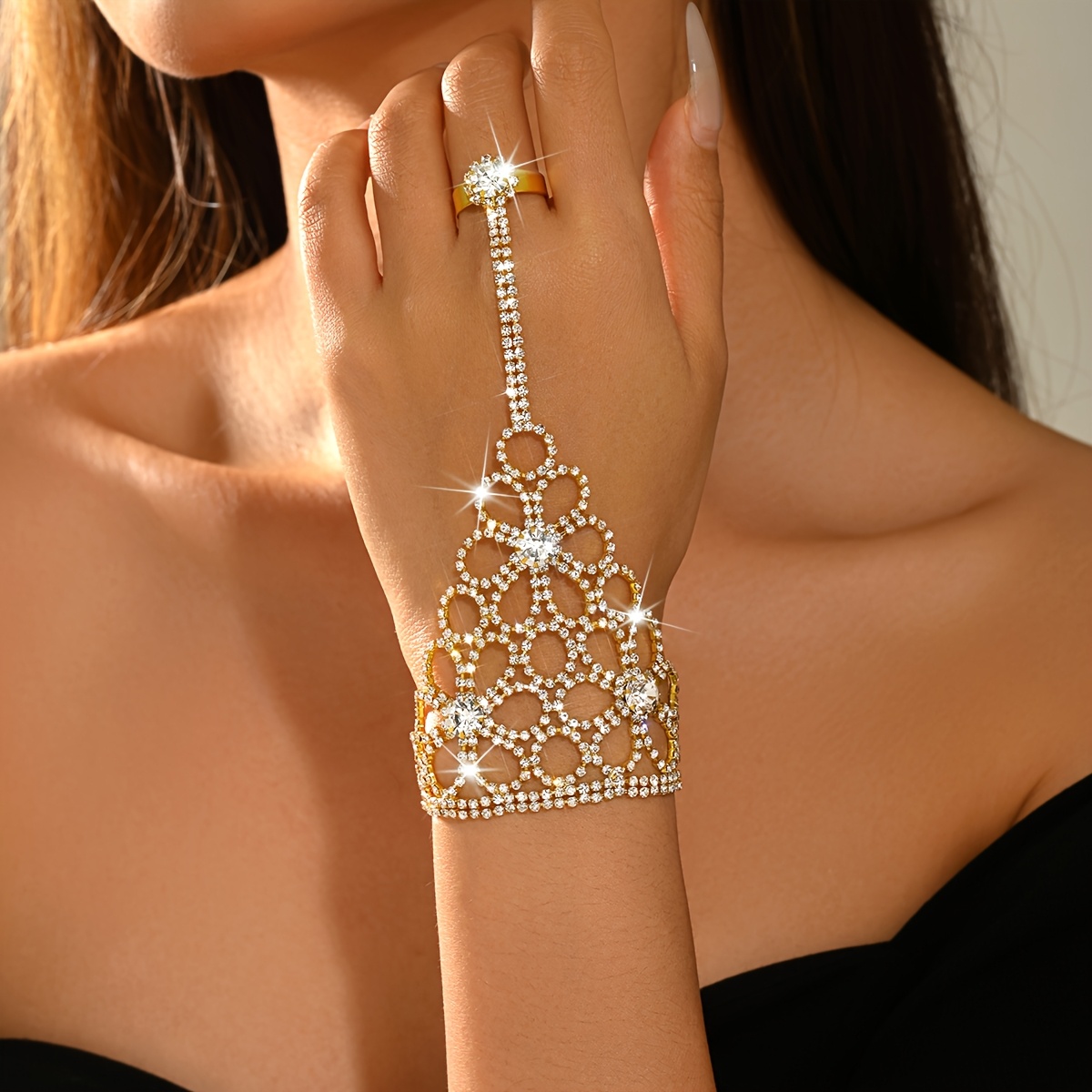 Elegant Women’s Fashion Interlocking Rhinestone Bracelet