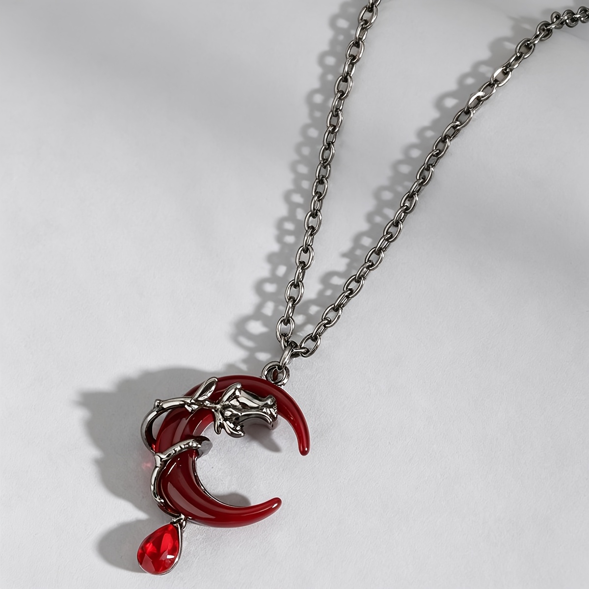 TEMU 1pc Gothic Style Red Agate Rose Asymmetric Pendant Necklace, Fashion Creative Gothic Design For Men, Red Moon, Halloween Gifts, Gothic Jewelry