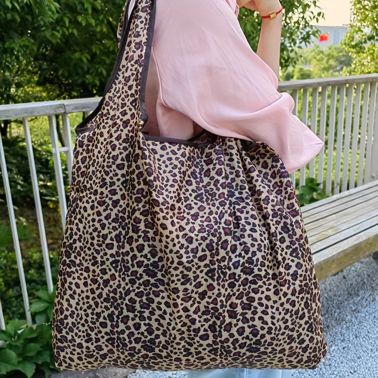 

Sac à Épaule Pliable à Imprimé Léopard de Grande - Tote en Polyester Léger pour Femmes pour le Shopping et les Activités en