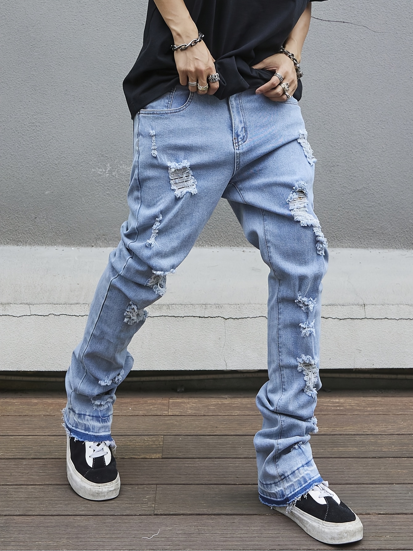 Men'S Fitted Flared Jeans with Distressed Holes That The Ground