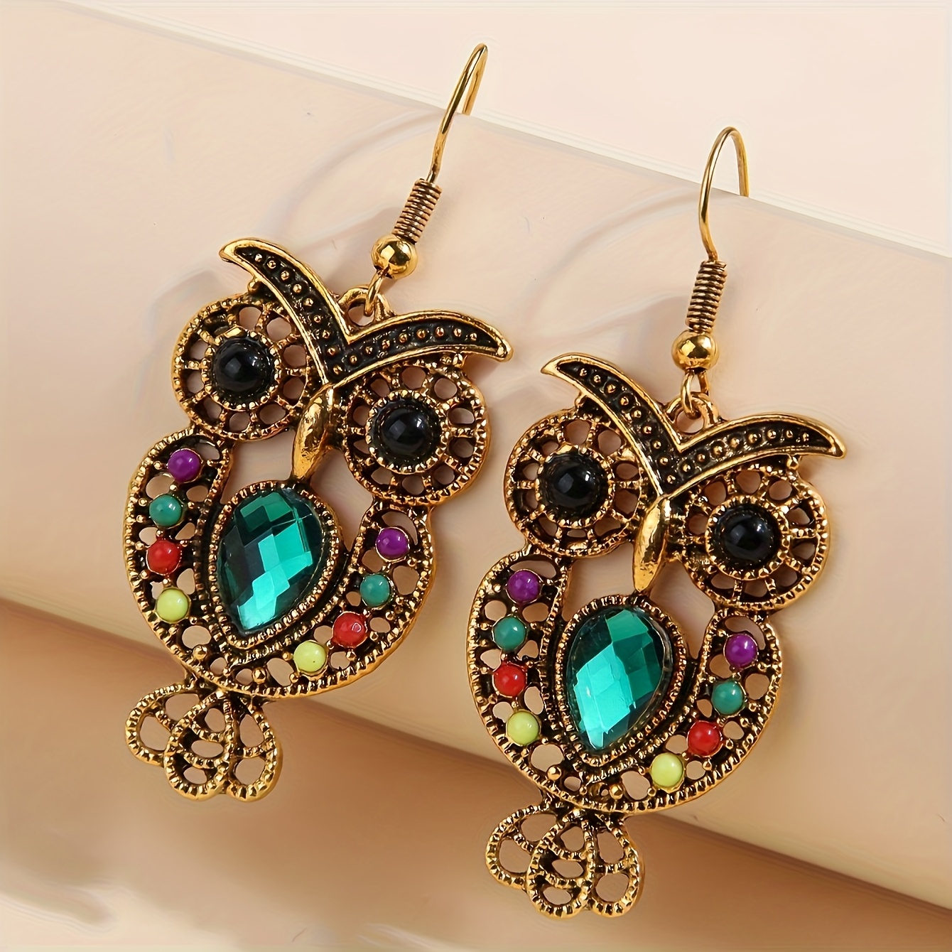 E-shop 1 Paar Bohemian Style Einzelne Kreative Bunte Hollow-Out Eulen Design Geeignet für Strandurlaub Ausflug Tragen Damenmode Ohrhänger