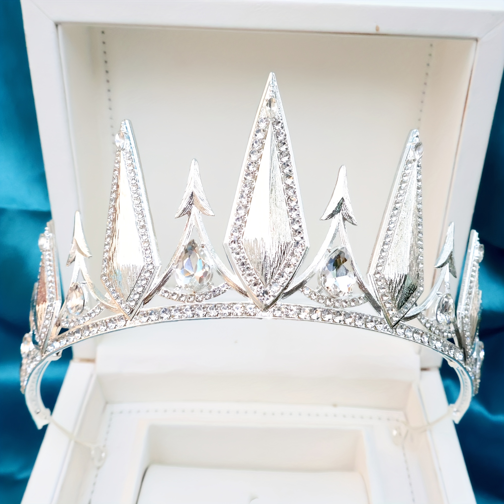A Beautiful Gothic Princess Bride Crown, Suitable For Weddings, Shows, And Film Props