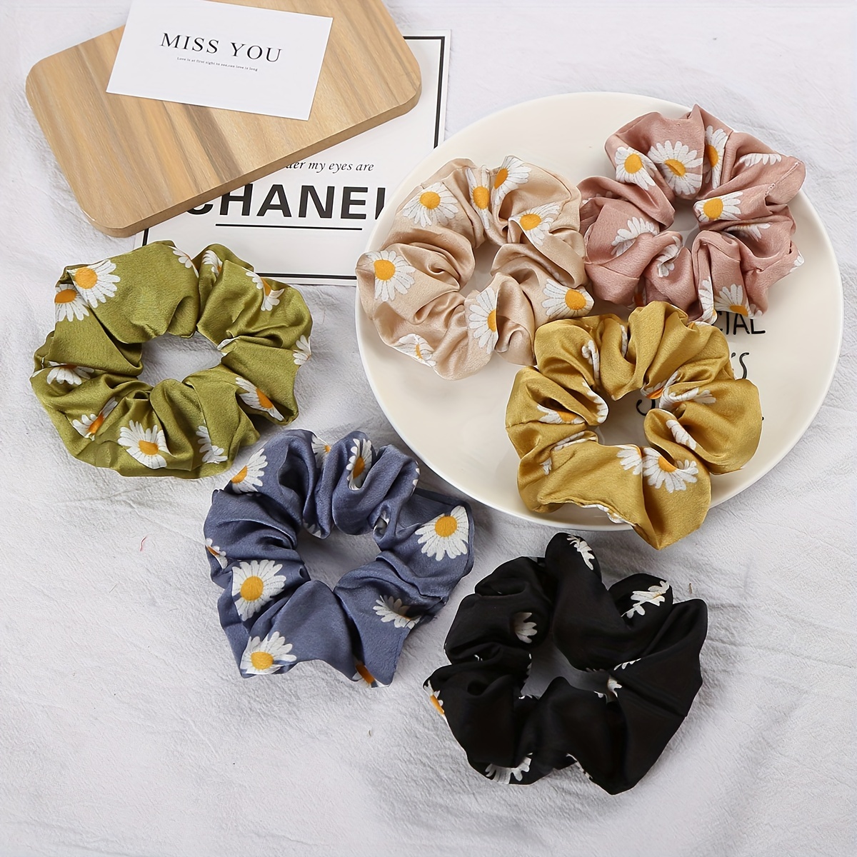 

Set Of 6 Daisy Print Scrunchies Hair Ties For Women - Fabric Elastic Hair Bands With Cute Style, Popular Floral Design, Ideal For Ages 14+, Hair Ring Accessories For Birthday Festivals