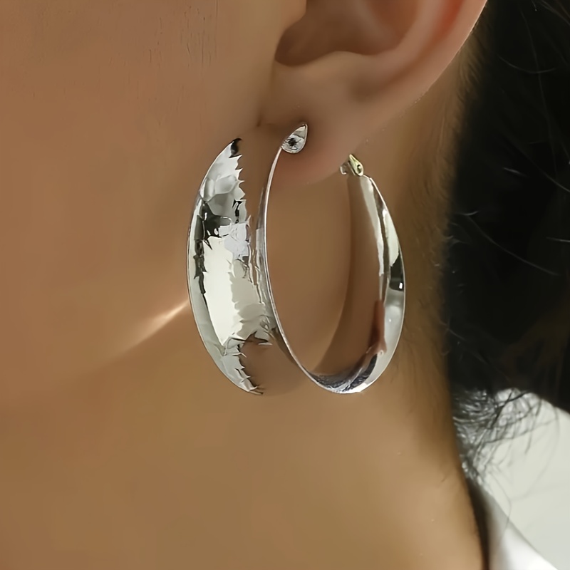 A Pair Of New Stylish Statement Silvery Earrings With A Simple And Elegant Texture, Perfect For Daily Wear.