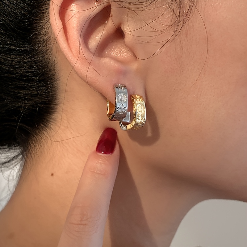 Women's Fashionable Clover U-Shaped Ear Clips, Elegant Design