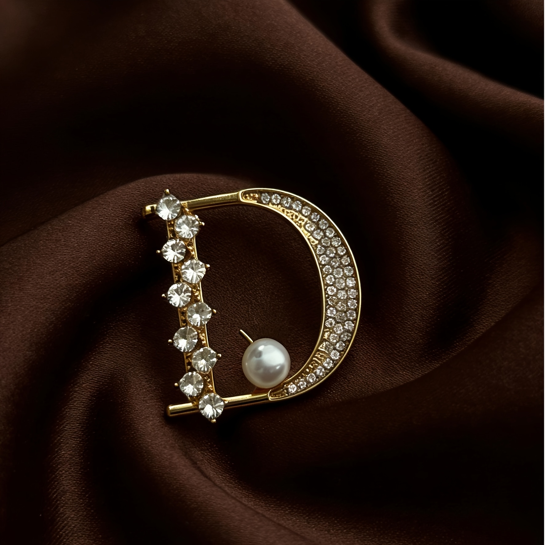 Retro Golden Letter 'D' Brooch, Elegant Coat Pin