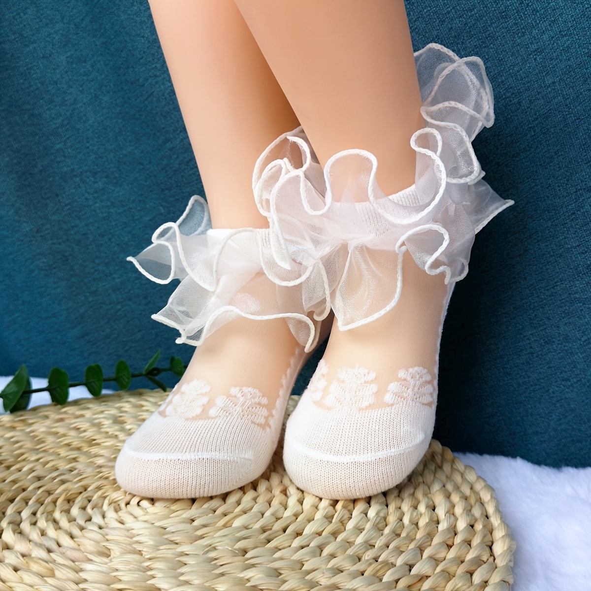 

A Pair Of Cute Children's Socks, Sweet Princess Style White Lace Trim Design Socks, Breathable And Soft Girls' Short Socks For Spring And Summer
