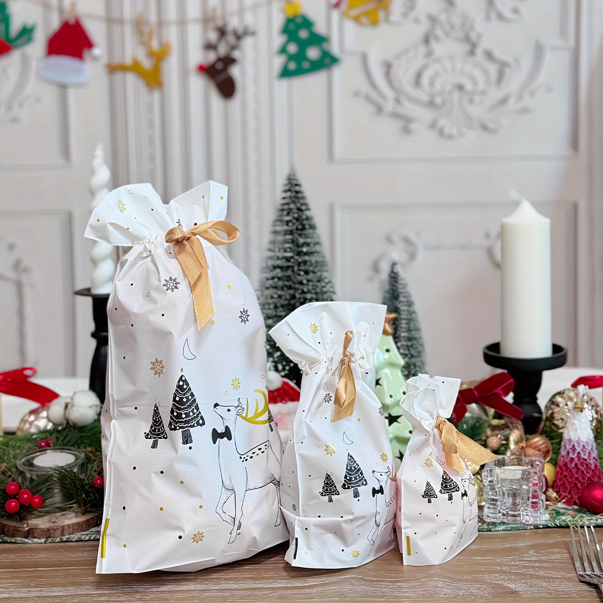 

10pcs White Christmas Gift Bags With Ribbon - Reindeer Themed Drawstring Candy & Cookie Bags For Holiday Parties, 3 Sizes (13.58x9.06", 9.25x5.79", 6.69x4.72")