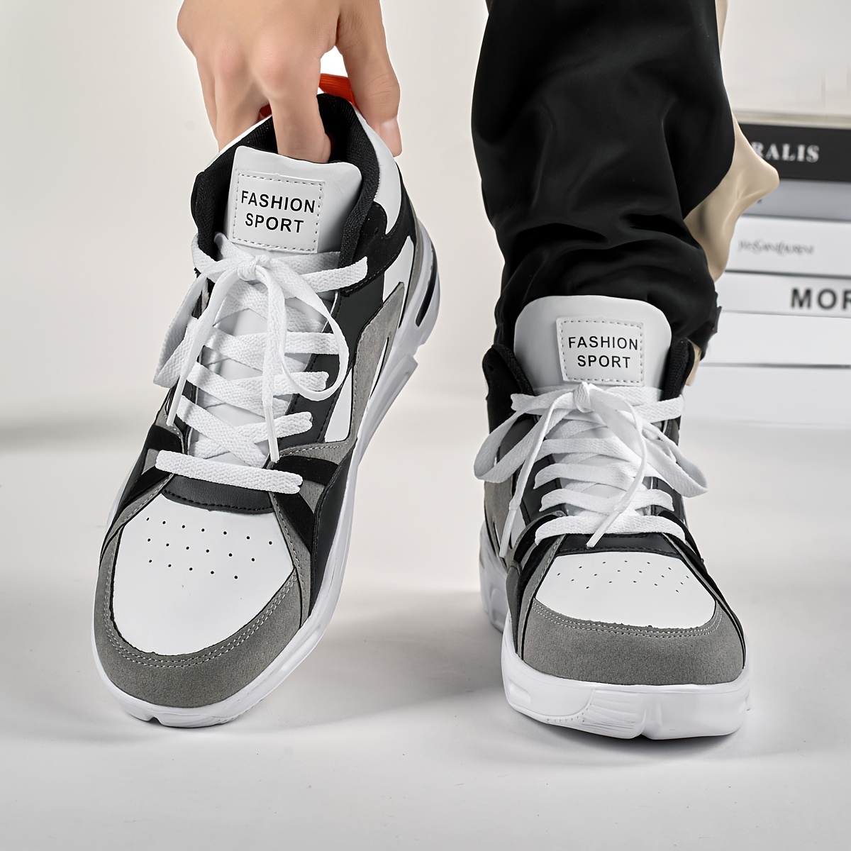 New Men's Letter Pattern Two-color Laces Design Contrast Color Lightweight Casual High-top Ice Skating Shoes