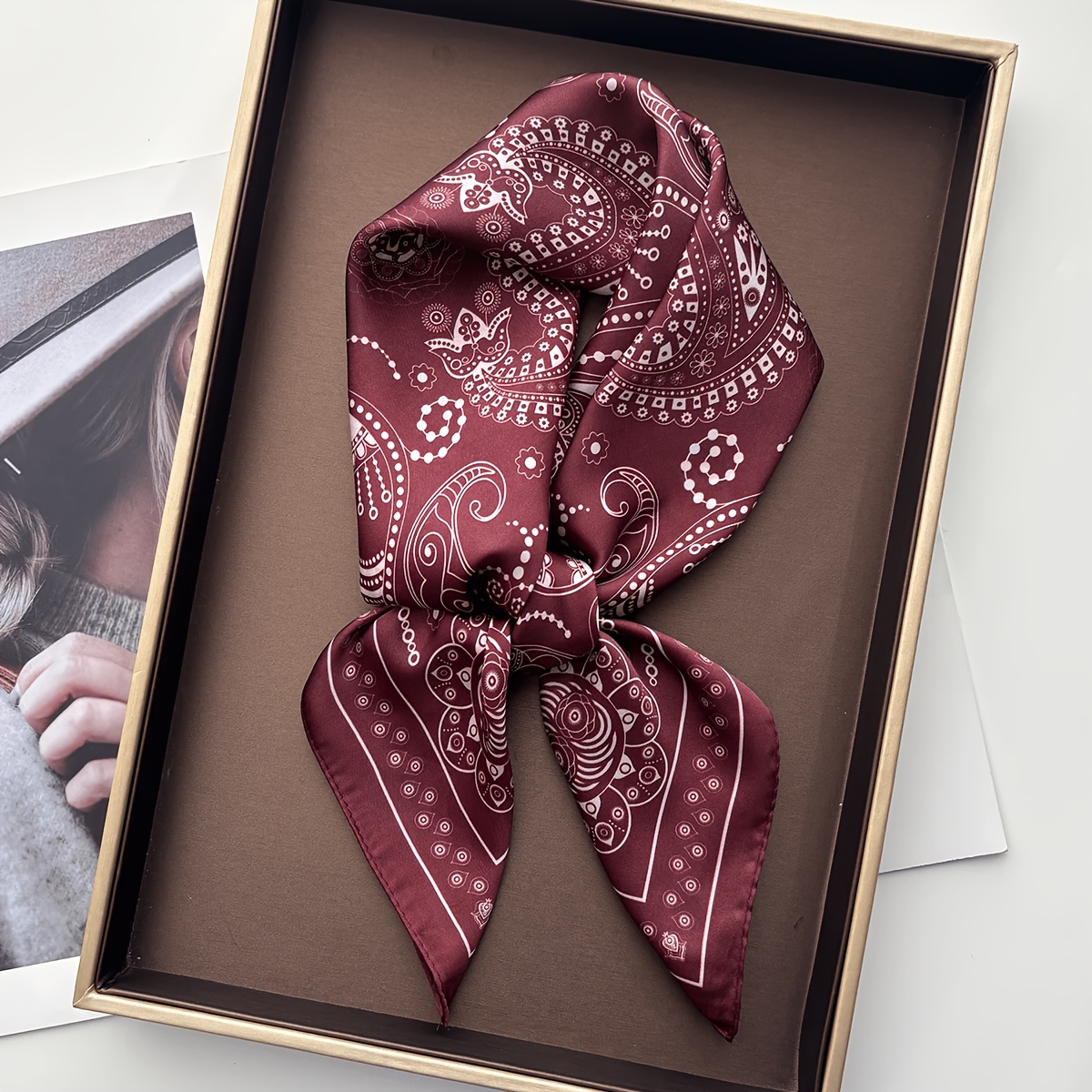 TEMU Foulard Carré Élégant pour Femme à Motif et , Texture Lisse et Respirante, Utilisation Multifonctionnelle Foulard de Tête, Foulard d'Épaule,