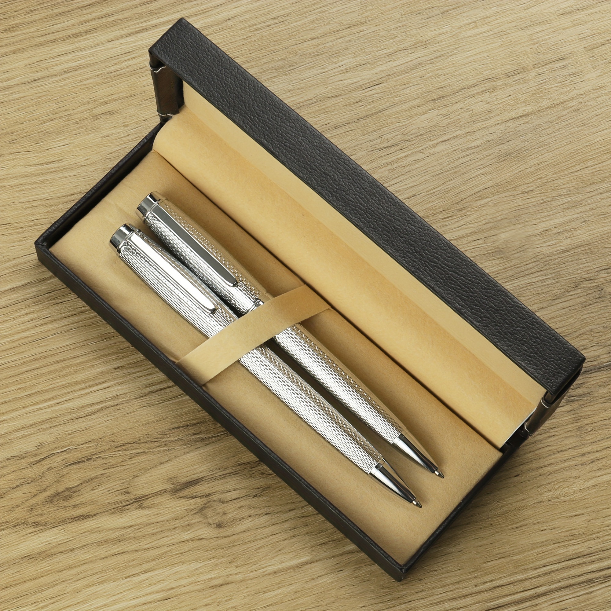 

A Box Of Ballpoint Pens Featuring An Elegant Silver Diamond-patterned Body That Catches , Personal Use, School, Office Signing, Gifting, And Smooth Writing.