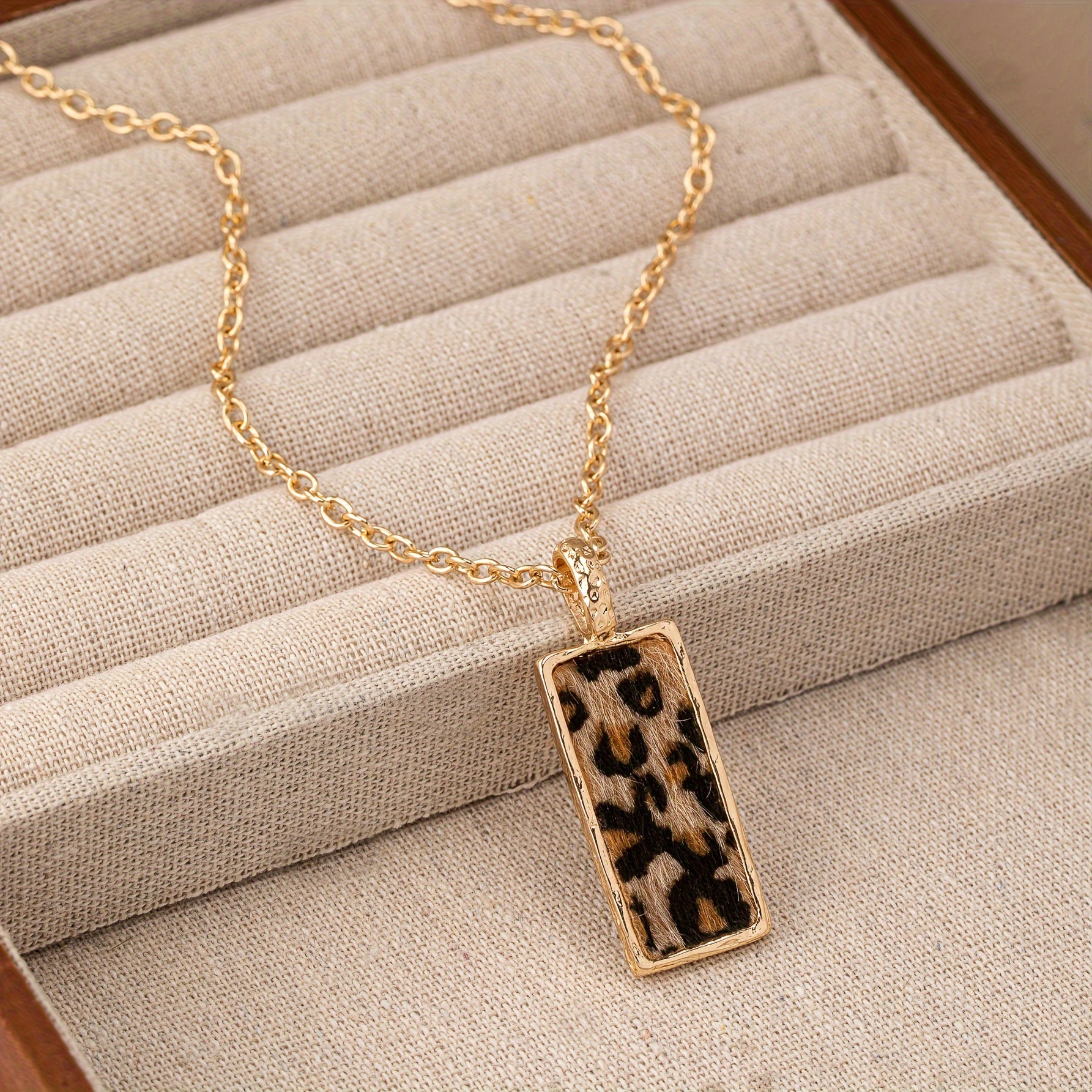 Image of A Easy And Stylish Square Pendant Necklace With A Cow And Leopard Print Design, Perfect For Autumn And Winter Outfits For Everyday Wear