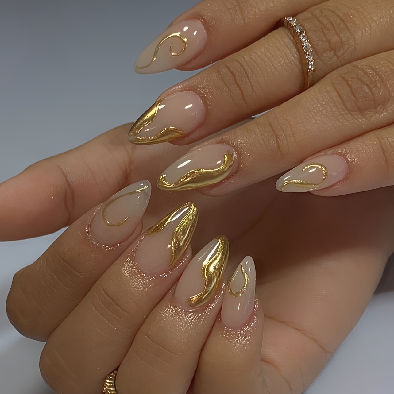 TEMU Lot de 24 faux ongles courts d', décoration moderne et à 3D en , asymétriques 3D dorées brillantes simples et classiques, un ensemble complet de