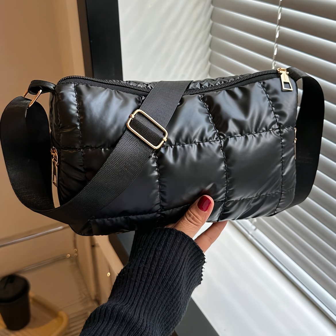 1pc Quilted Checkered Fiber Shoulder Bag With Zipper Closure And Glossy Surface, Suitable For Women' Use