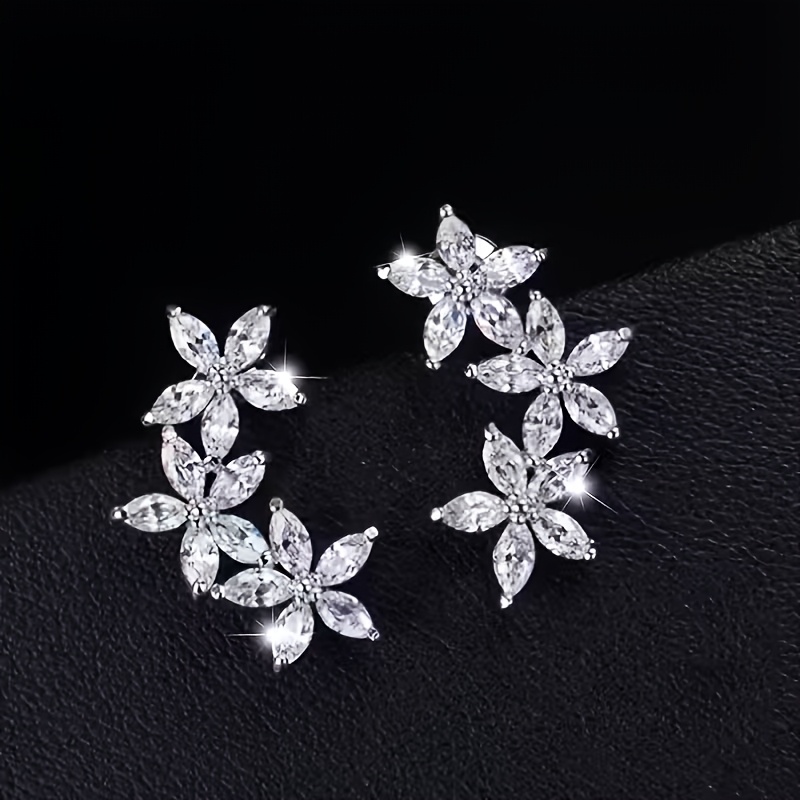 TEMU A Pair Of Minimalist Triple-flower Row Stud Earrings, Sweet And Gentle, Suitable For Women' Banquet Wear Or As Holiday Gifts
