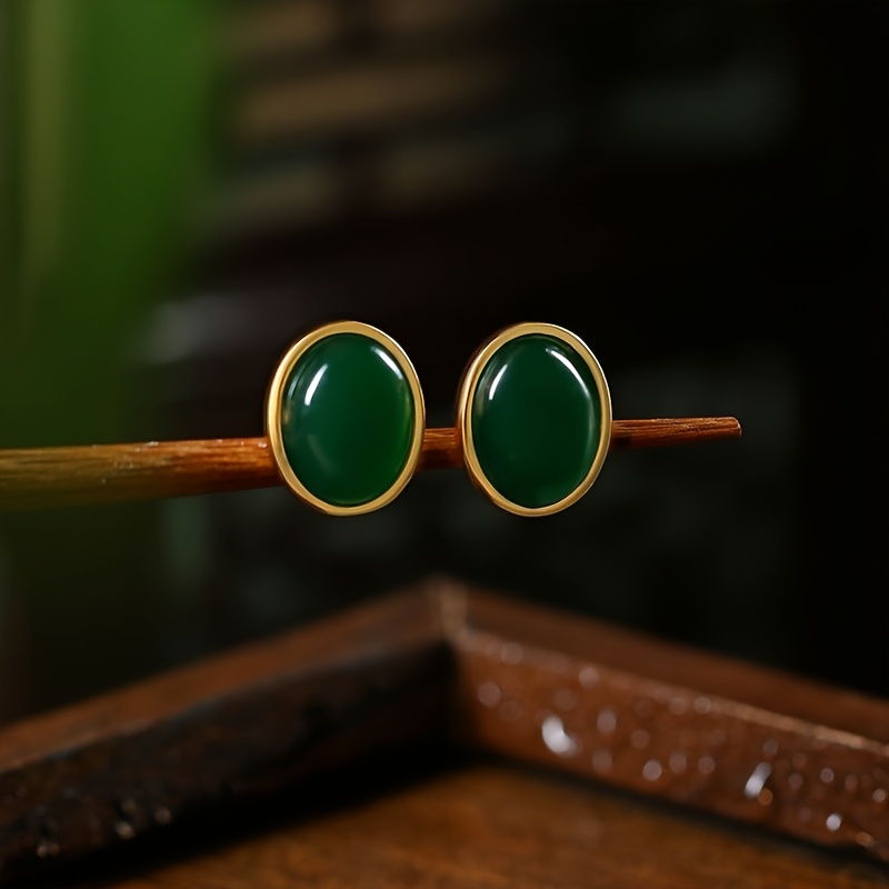 A Pair Of And Elegant Oval Stud Earrings Inlaid With Green Imitation Jade
