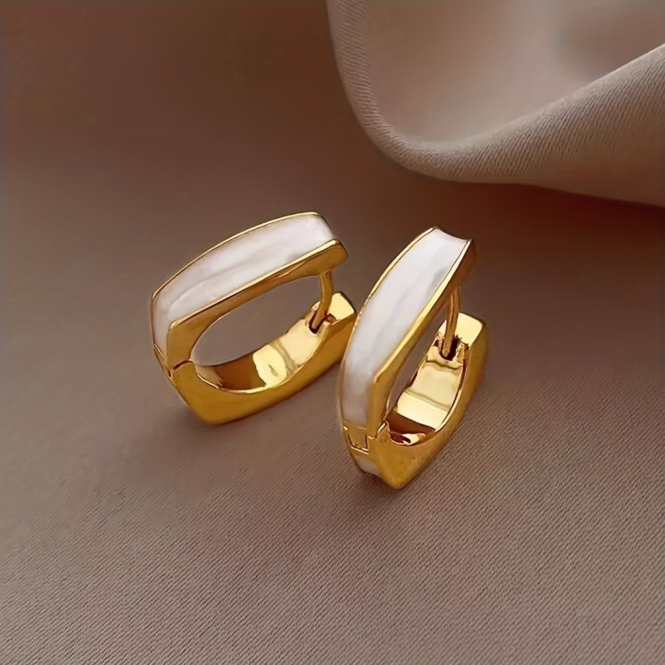 

Elegant & Chic Square Copper Hoop Earrings For Women - Casual Attire Or Parties, Novelty Earrings