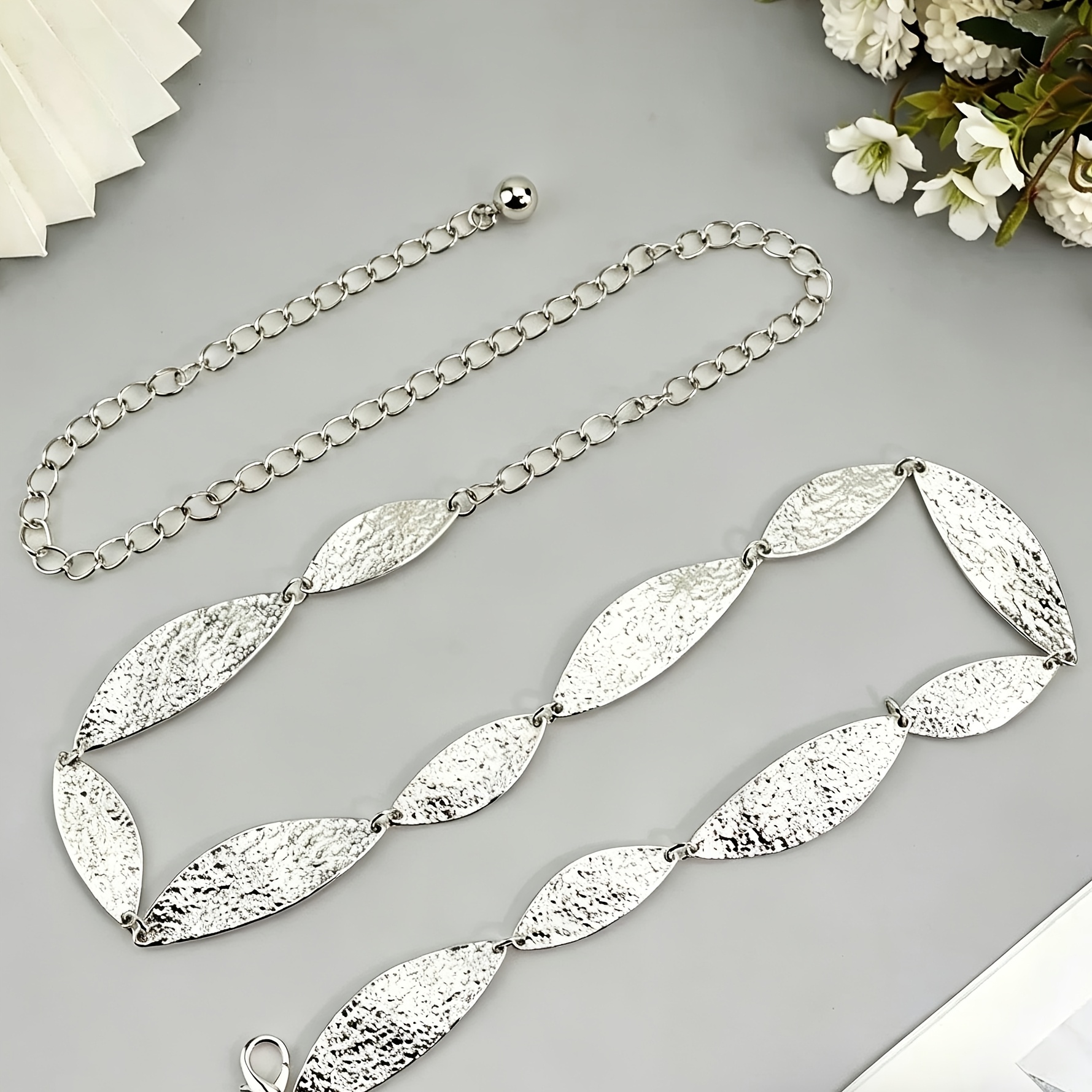 TEMU Abito con Accessorio a Foglia, Cintura con Catena e Design di Nicchia