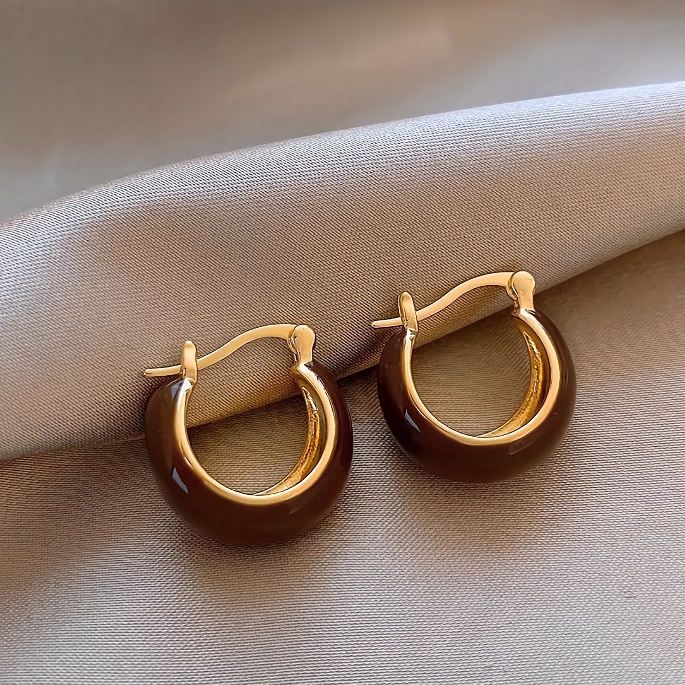 1 Pair Of French Luxury, Simple Yet Sophisticated Retro Fashion Temperament, Niche And Women's Ear Rings