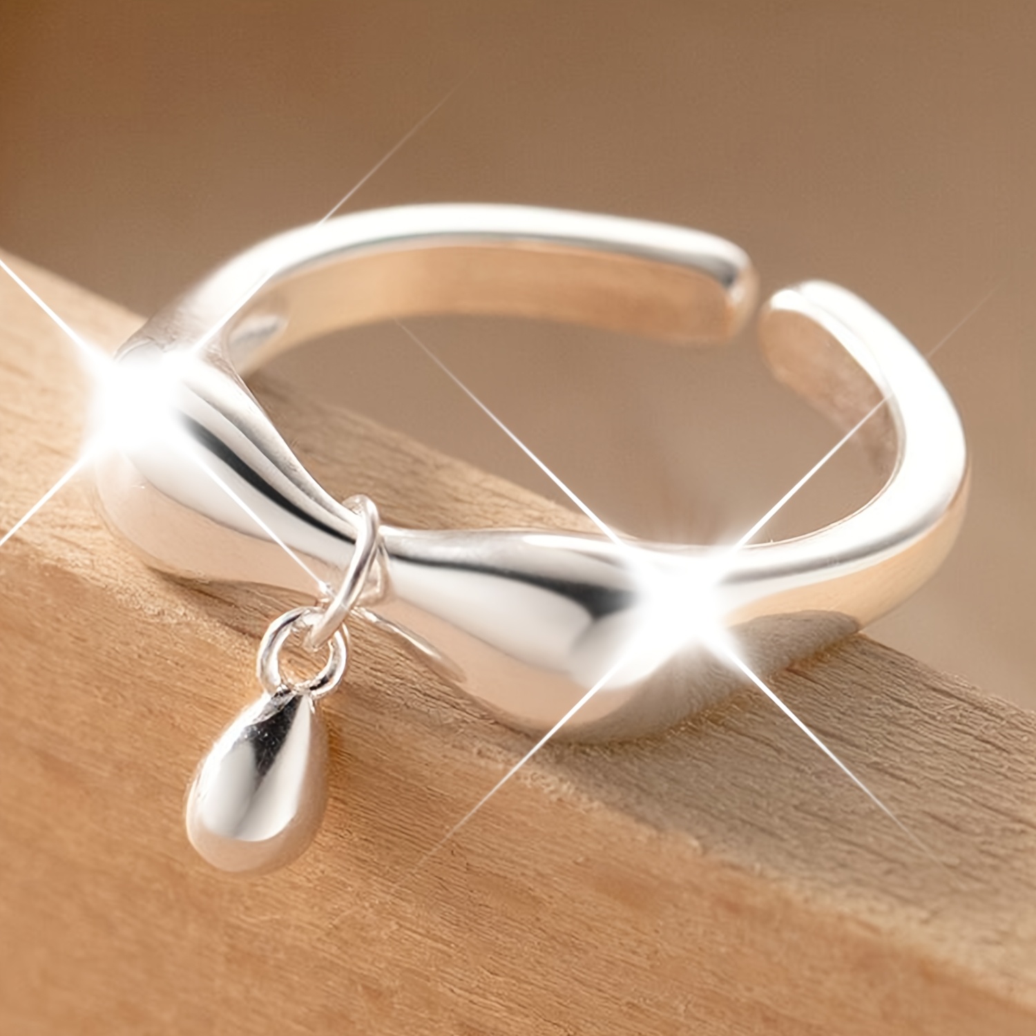 Elegant All-Season Ring, Perfect for Weddings and Parties