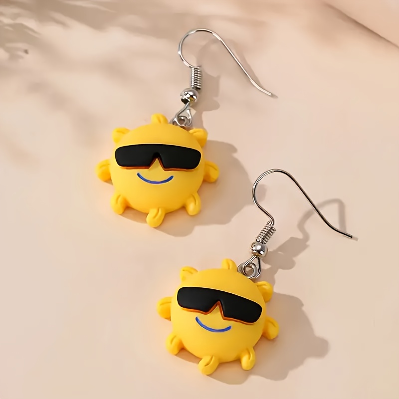 

Cute Cartoon Sun Design Drop & Dangle Earrings - All Seasons Fun Charm Fashion Accessories, Resin Material With Copper Ear Needle, Non-feathered Daily Wear Jewelry, No Mosaic, Unique Plating