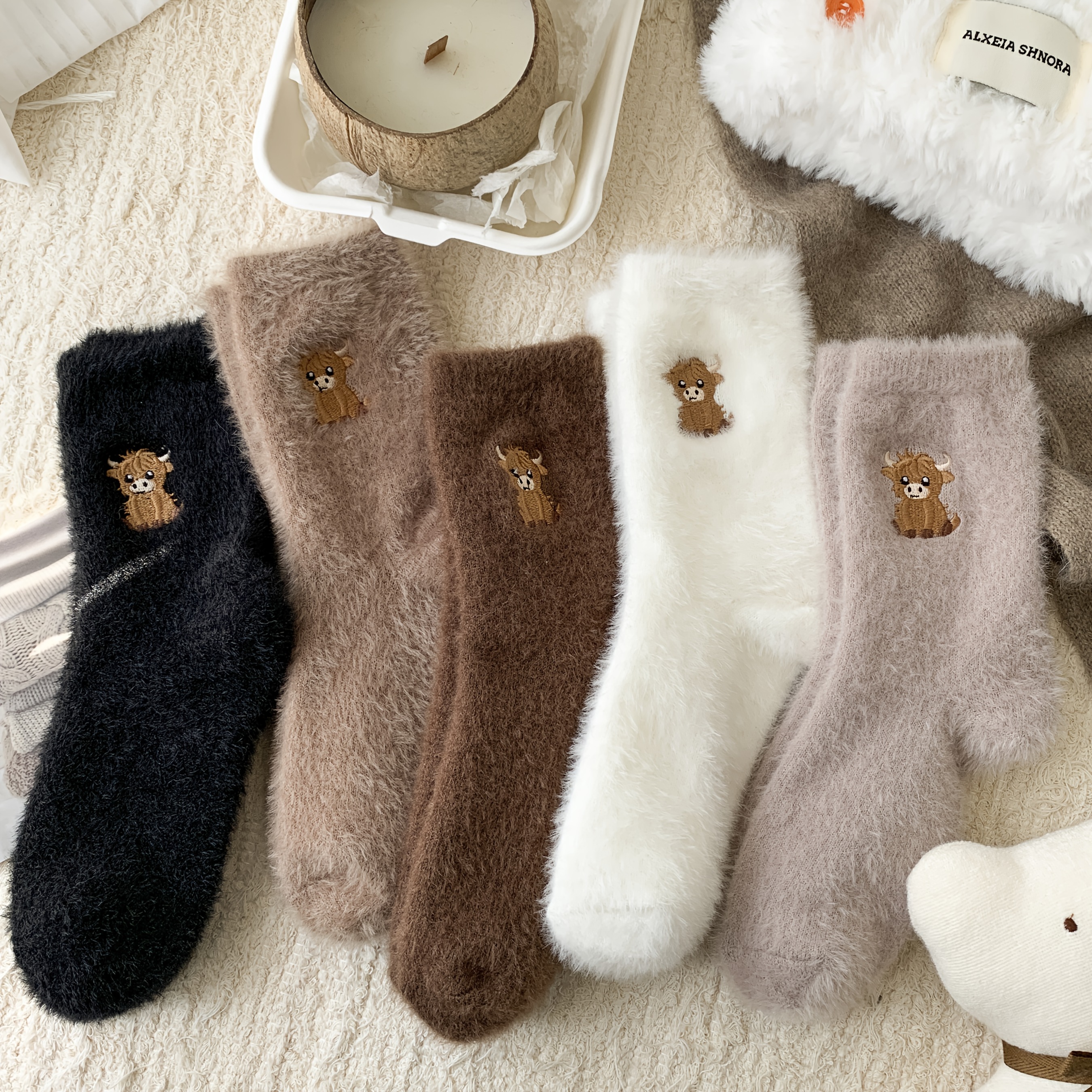 TEMU 5 Paires de Chaussettes Brodées en Peluche Style Automne Hiver Épaisses pour Femmes, Chaussettes de Maison et de Sol, Chaussettes Polyvalentes
