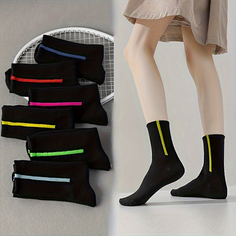 

6 paires de chaussettes confortables pour femmes, noires avec des rayures latérales, mélange de polyester et d'élasthanne, tissu tricoté, lavage à uniquement.