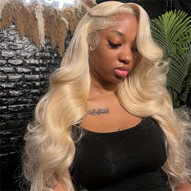 Perruque ondulée élégante 13x4 avec dentelle sur le devant, perruque en cheveux humains de densité pour femmes, ondulation naturelle blonde 613#, douce et lisse, pré-plumée avec des cheveux fins, confortable pour un usage quotidien, perruques naturelles