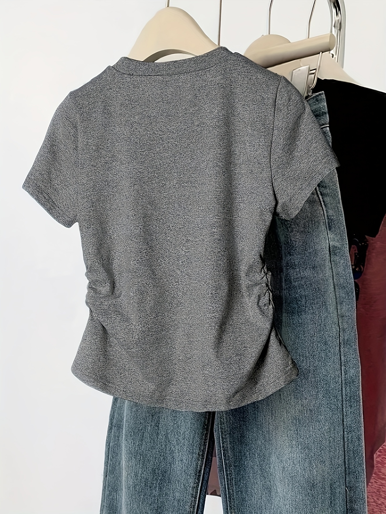 Women's Elegant Ruffled Short Sleeve T-Shirt - Round Neck Casual Top, Solid Color, Machine Washable, All-Season Comfort Fit, Ladies T Shirts, Versatile Clothing, Simple Fashion, Texture