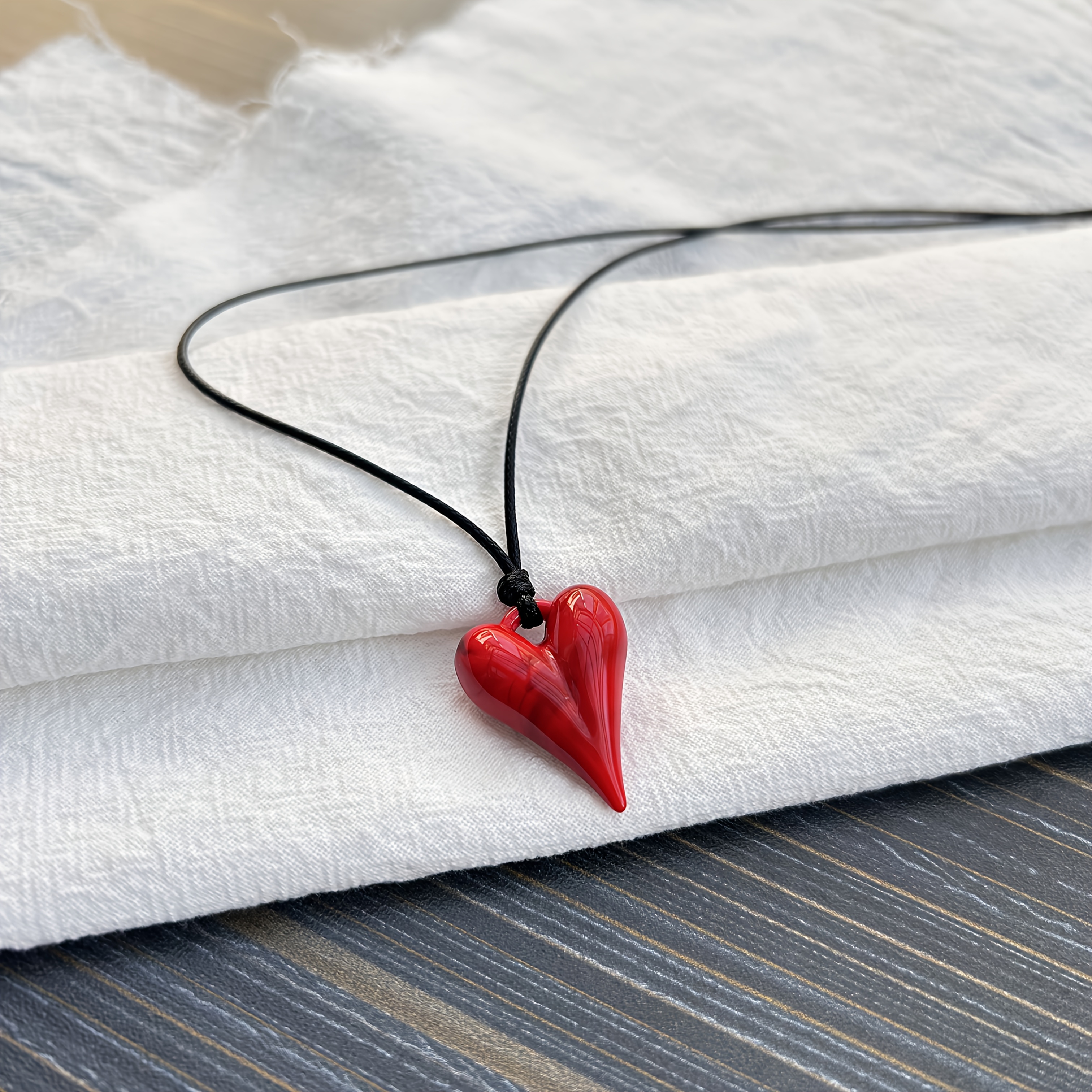 Y2K Resin Pointed Heart Pendant Necklace for Women