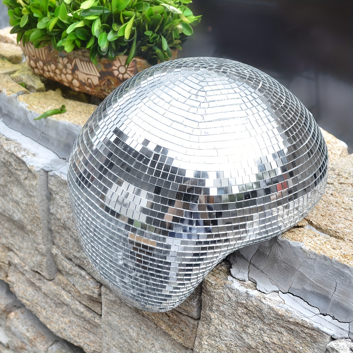 

A Beautifully Mirror Disco Ball-shaped Ornament That Melts Into A Fashionable Home Decoration Suitable For Home Decor And Coffee Table Ornaments.