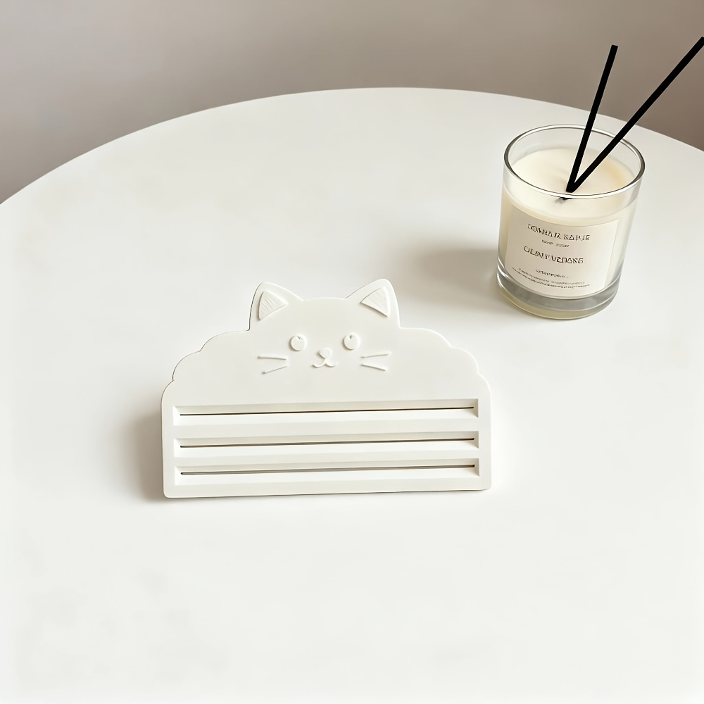 Cat Food Squeezer for Efficiently Squeezing Food from Pouches